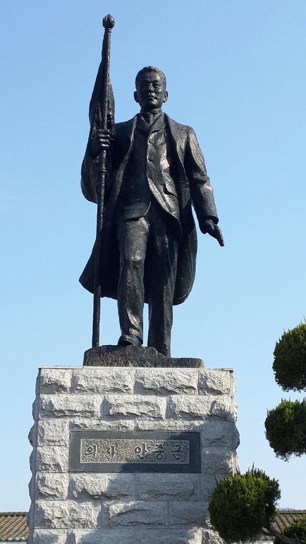 안중근의사 동상(장성) 사진