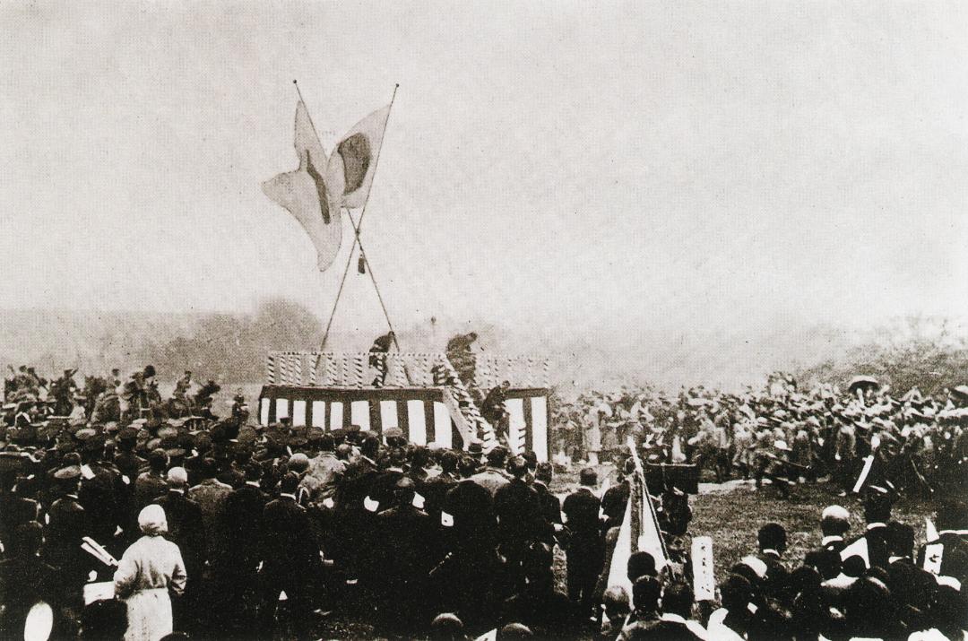 윤봉길 의사가 폭탄을 투척한 직후의 기념 식장 (1932. 4. 29)