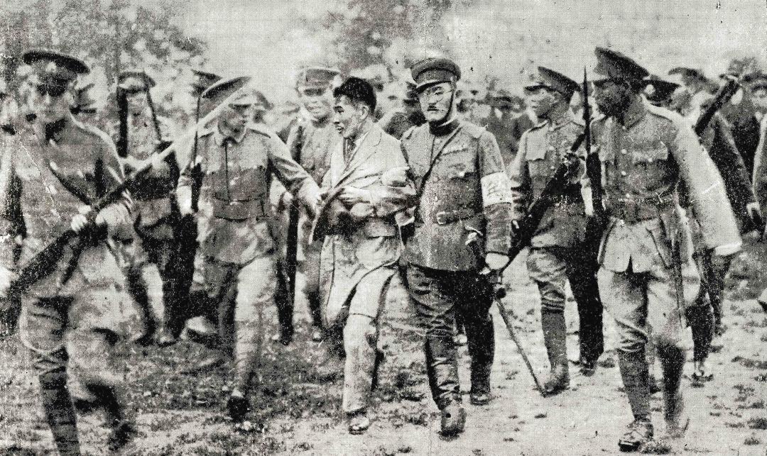 의거 직후 연행되는 윤봉길