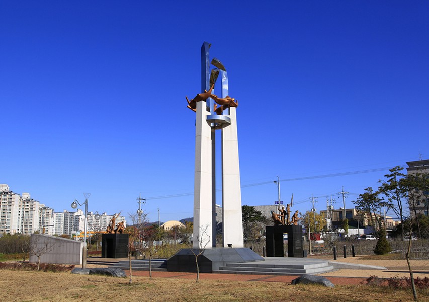 서산시나라사랑기념탑