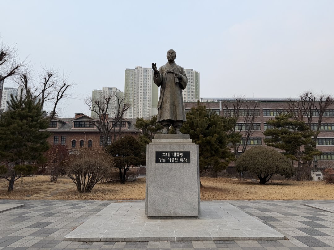 우남 이승만박사 동상