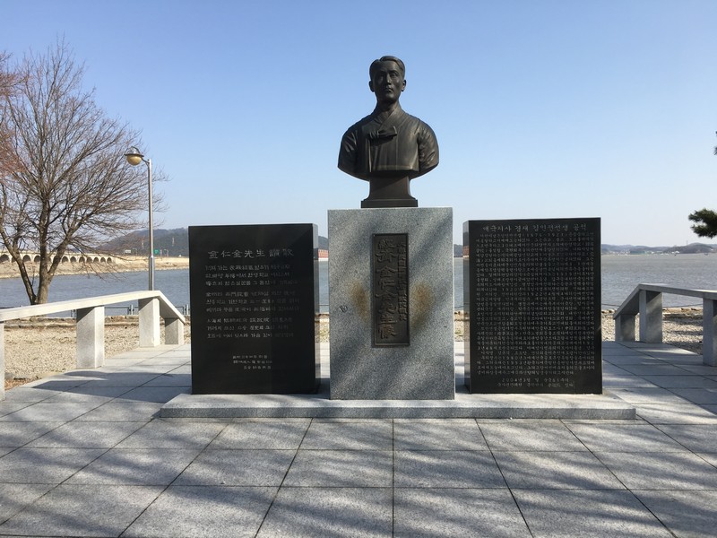 김인전선생흉상