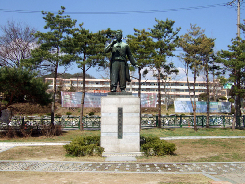 이수흥열사 동상