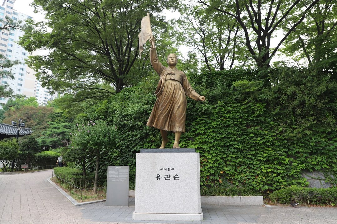 유관순열사동상 사진