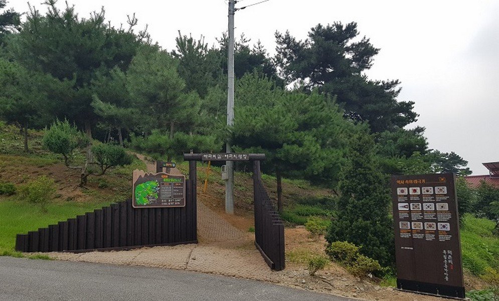 덕신학교 기념관 사진