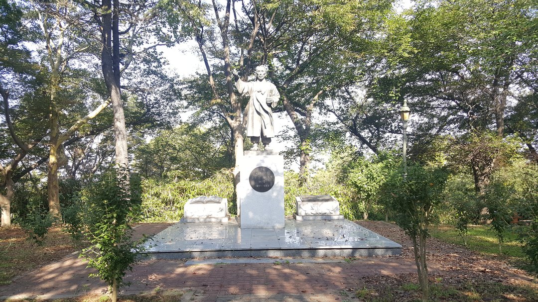 애국지사 춘고 이인식선생 동상 사진