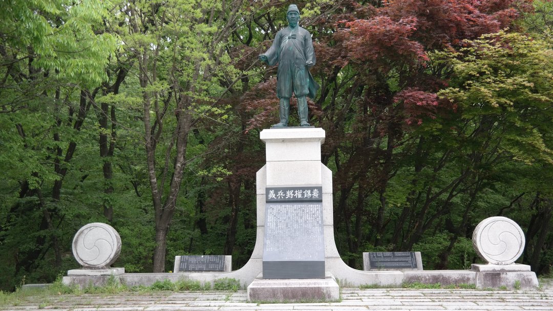 권석도의병장 동상 사진