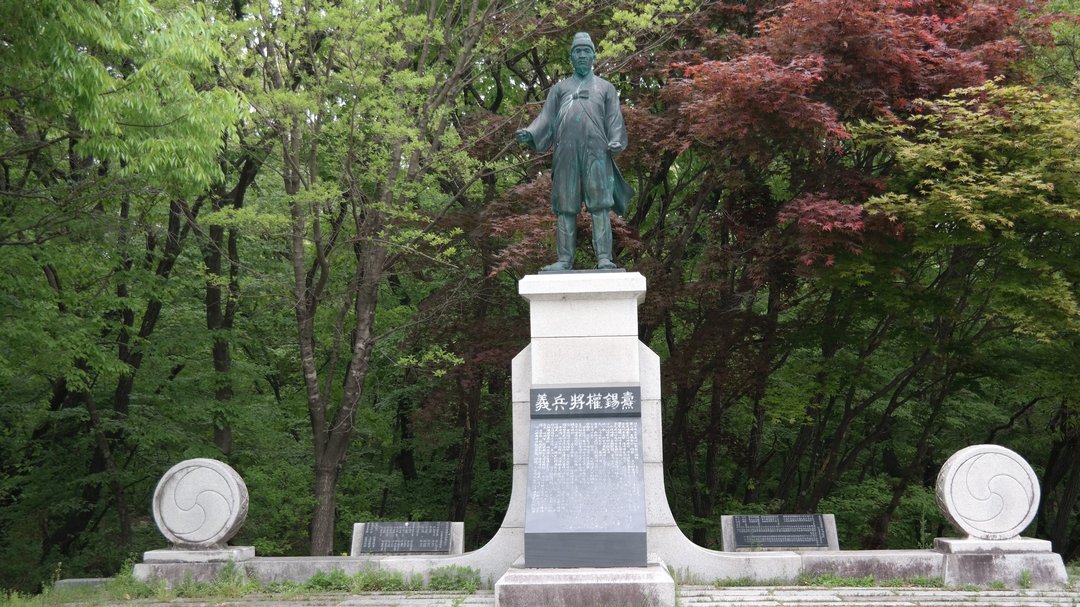 권석도의병장 동상 사진