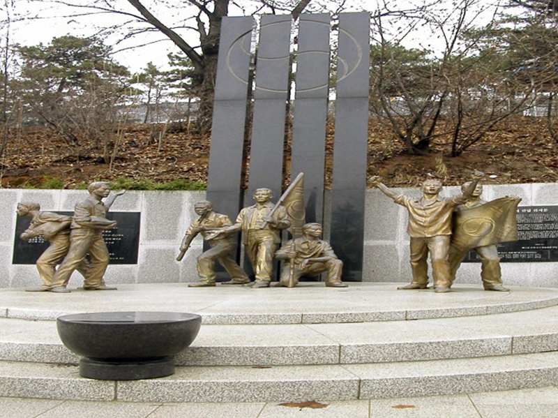 태극단 교사 추모비 사진