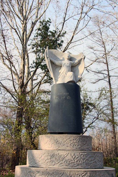 유관순열사 상 사진
