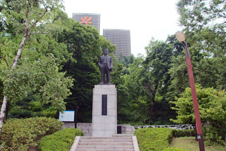 일성 이준열사 동상 사진