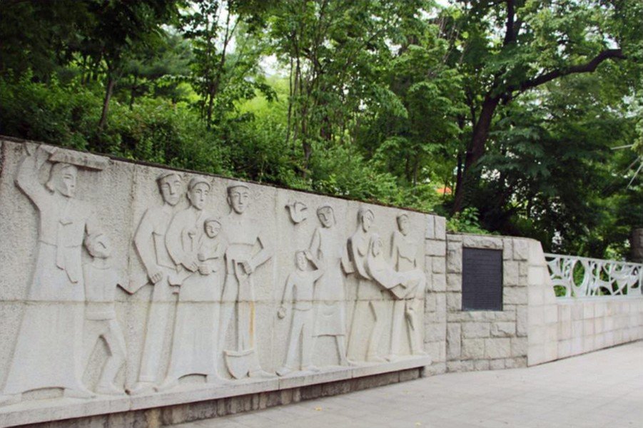 일성 이준열사 동상 사진