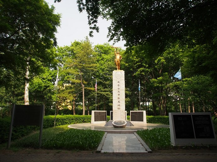 유격 백마부대 충혼탑 사진