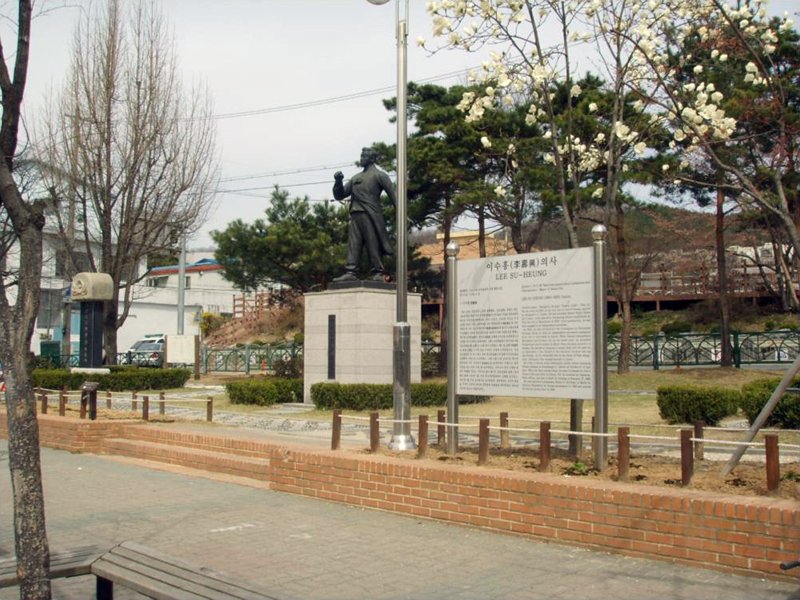 이수흥열사 동상 사진