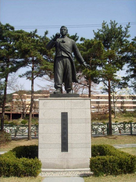이수흥열사 동상 사진