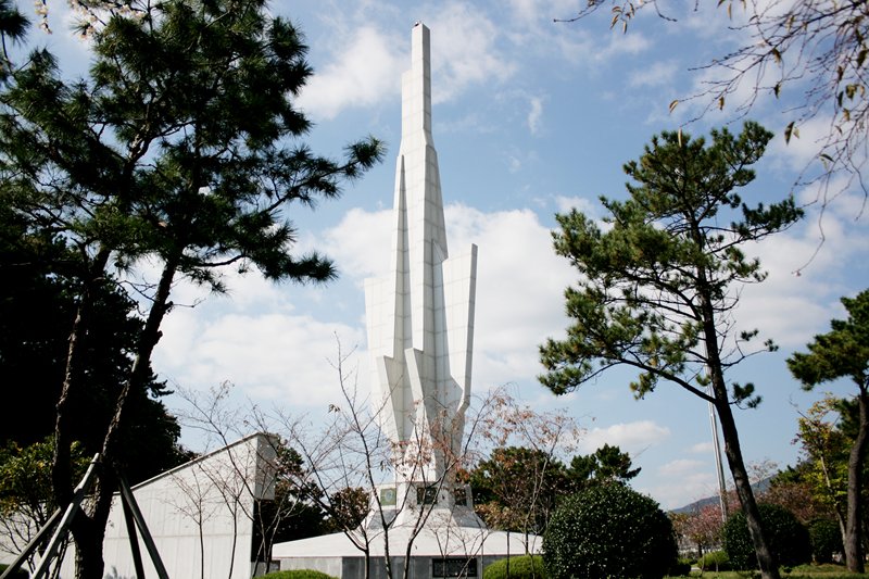 진해 해외참전 기념탑 사진