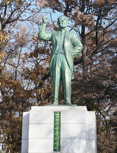 남강 이승훈선생 동상 사진