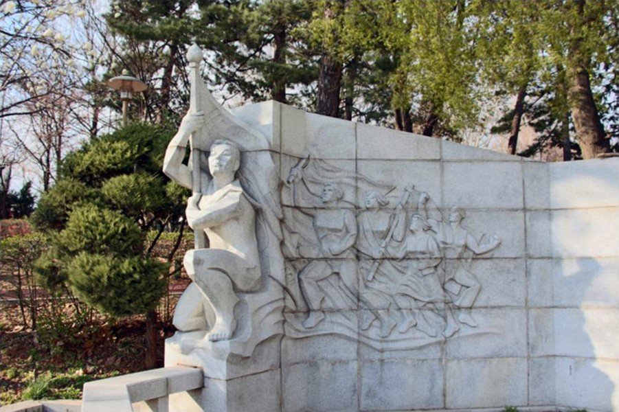 고하 송진우선생 동상 사진
