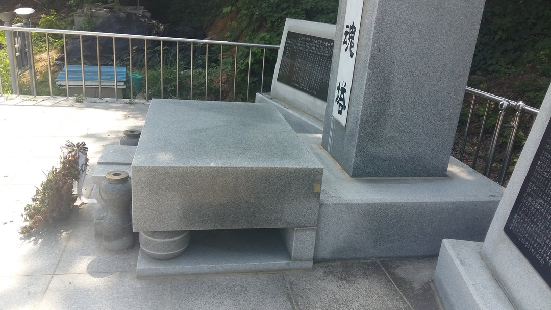 충혼탑(용유도) 사진