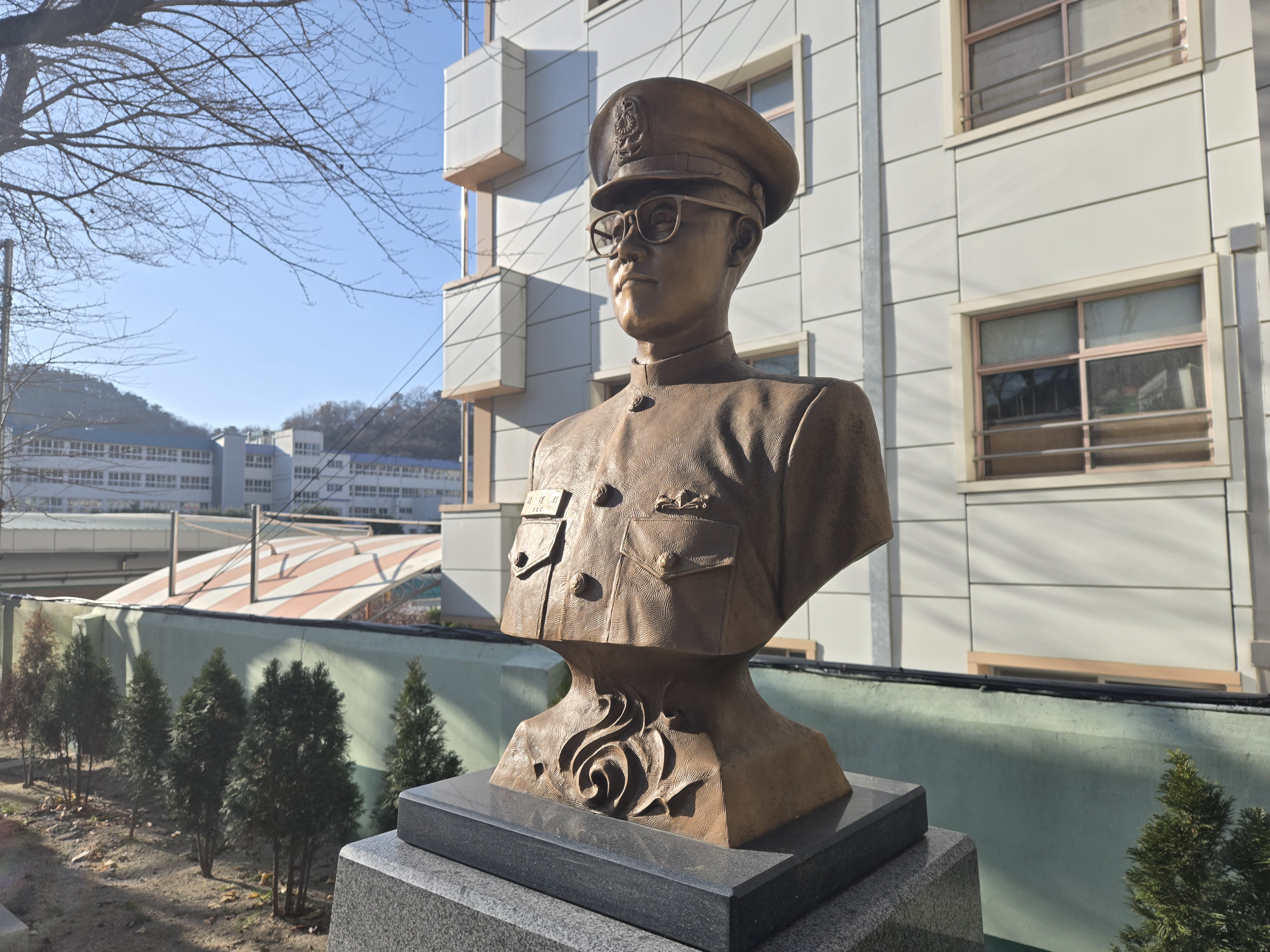 해군중사 서대호 흉상 추모비