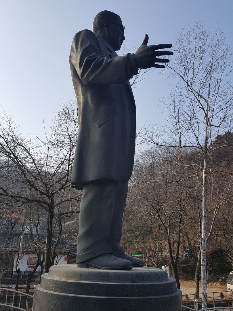 해공 신익희선생 동상 사진