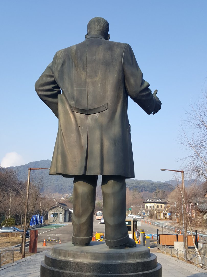 해공 신익희선생 동상 사진