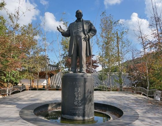 해공 신익희선생 동상 사진