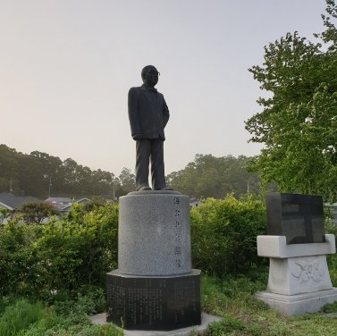 해공 신익희선생 동상 사진
