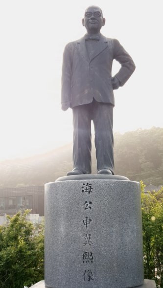 해공 신익희선생 동상 사진