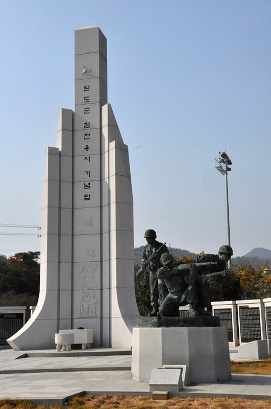 해공 신익희선생 동상 사진